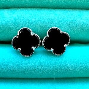 Clover Earrings. 10k White Gold